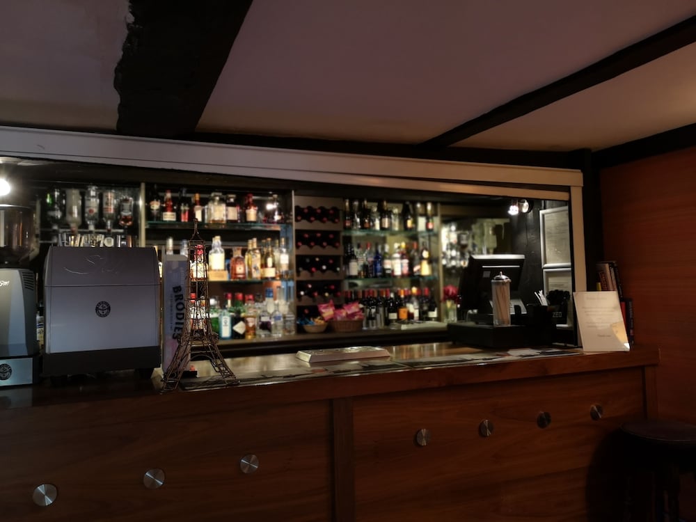 

Bologna - Watford - The Tudor Hotel