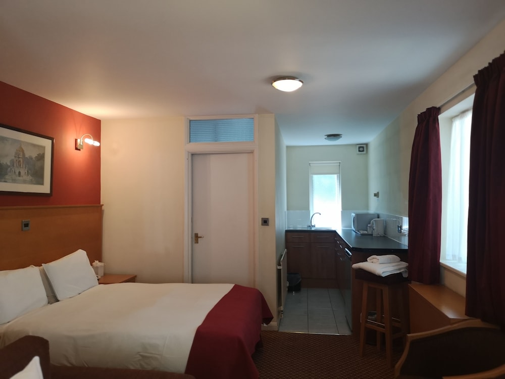 

Bologna - Watford - The Tudor Hotel