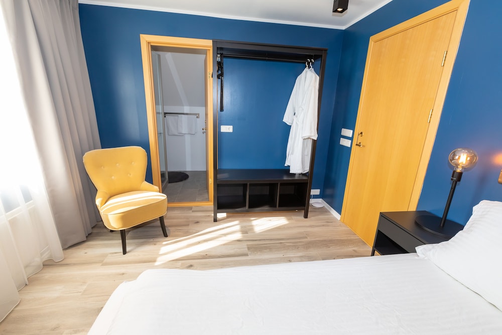 

Bari - Akureyri - Hotel North