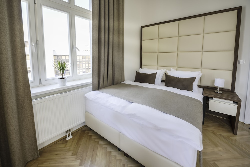 

Milano - Lysolaje - Letna Garden Suites