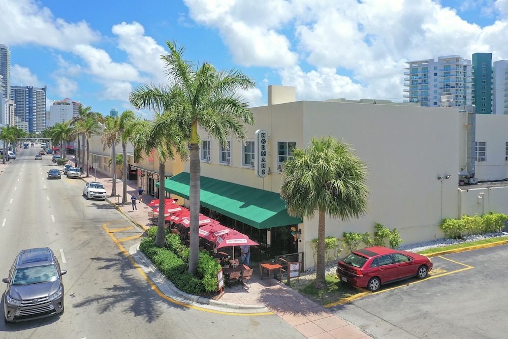 

Lamezia Terme - Miami (FL) - Norman's Hotel and Dining
