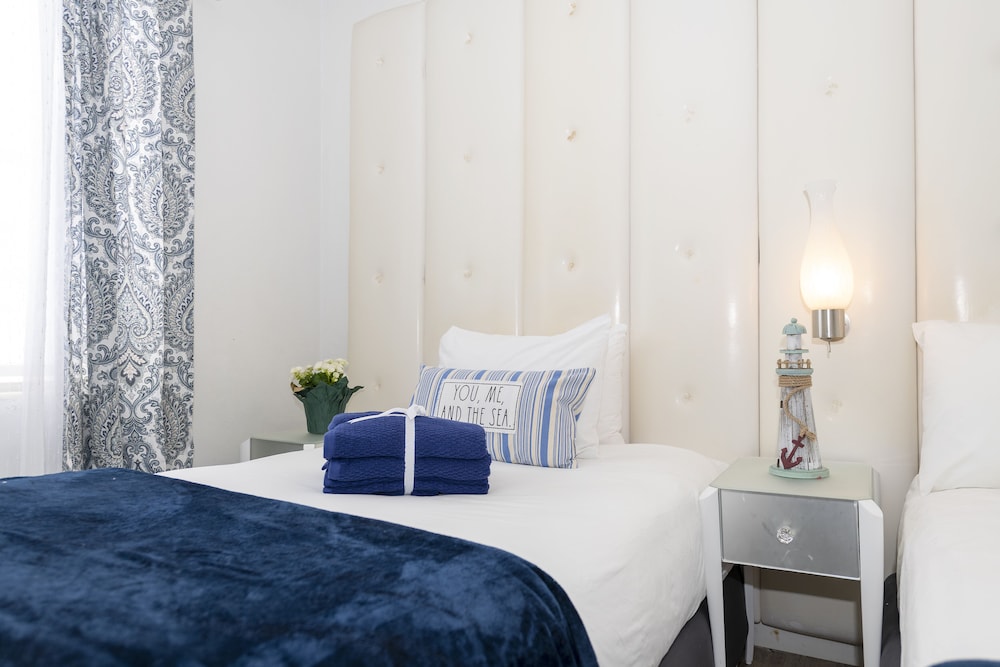 

Roma - Surfside - Norman's Hotel and Dining