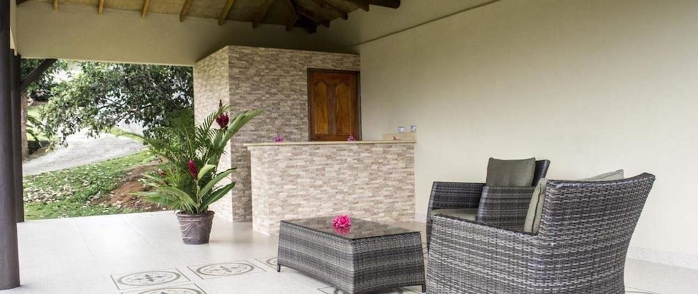 

Verona - Isola di Mahé - Holiday Home Self Catering