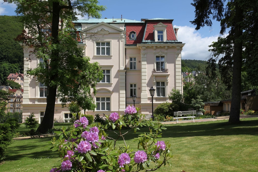 

Milano - Karlovy Vary - Bristol Vila Tereza