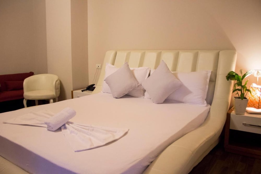

Pisa - Tirana - Hotel Bylis