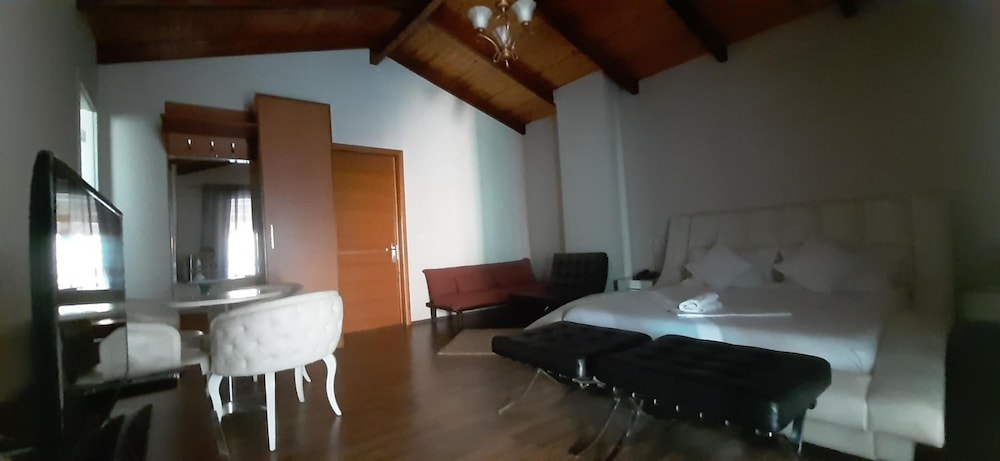 

Brindisi - Tirana - Hotel Bylis