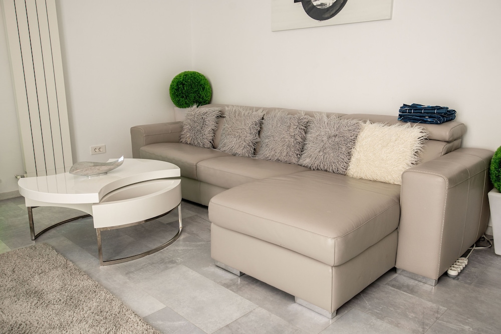 

Bologna - Chiajna - Luxury Westpark 2 Residence Lake View W2