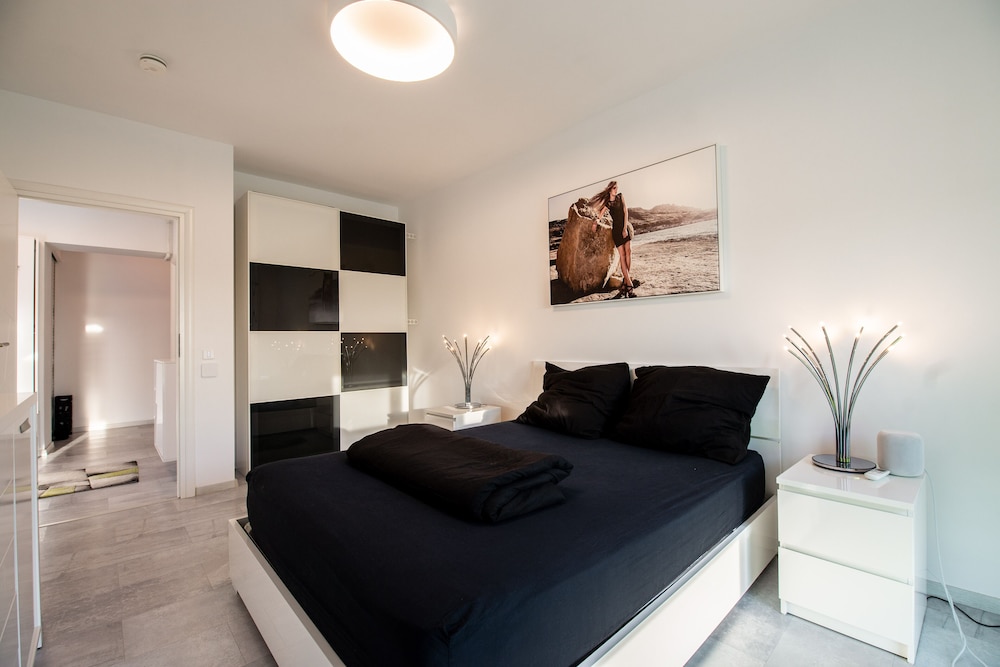 

Milano - Chiajna - Luxury Westpark 2 Residence Lake View W2