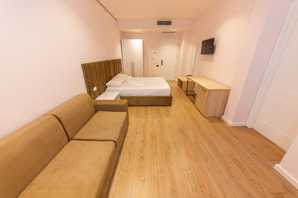

Genova - Durrës - Hotel Alion