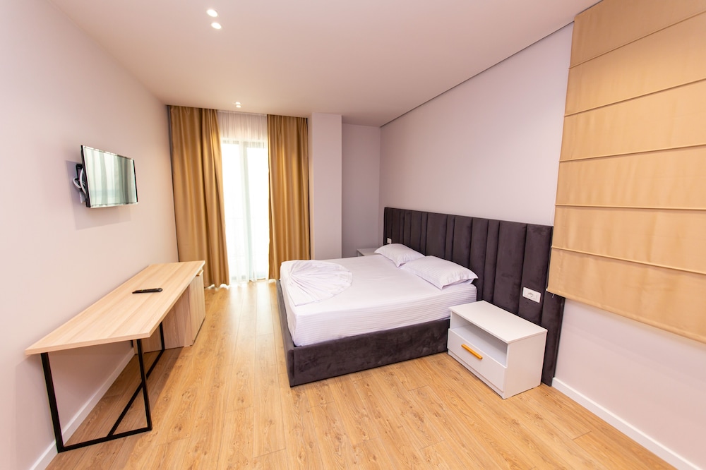 

Milano - Costa albanese - Hotel Alion
