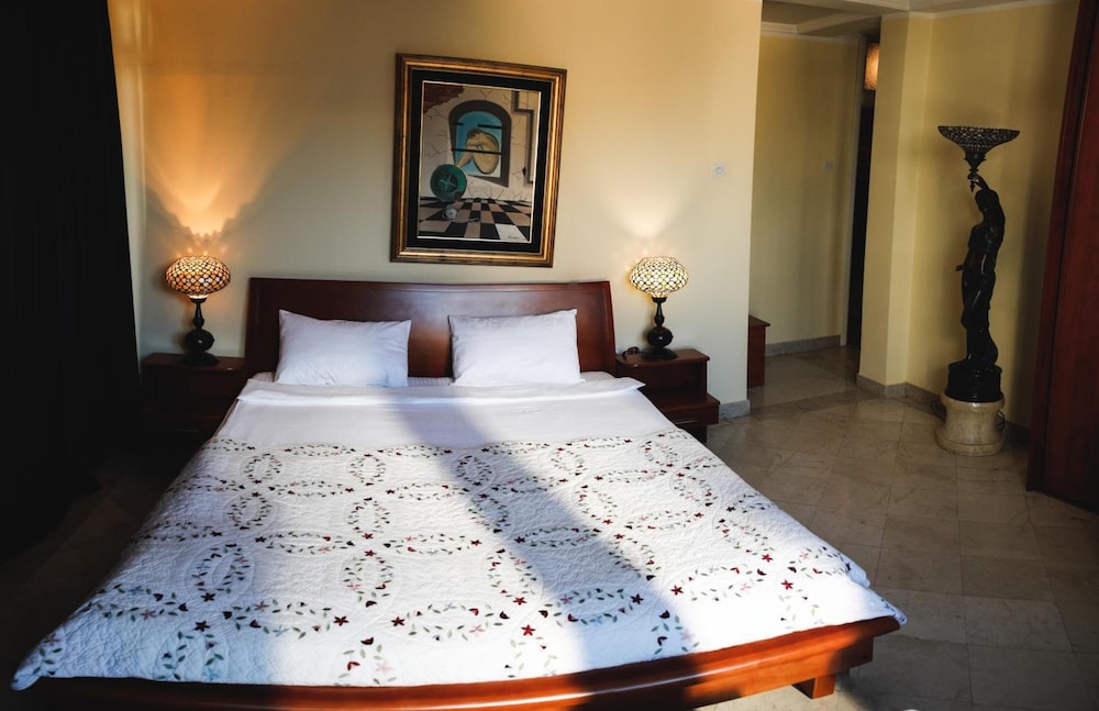 

Napoli - Podgorica - Hotel Bojatours