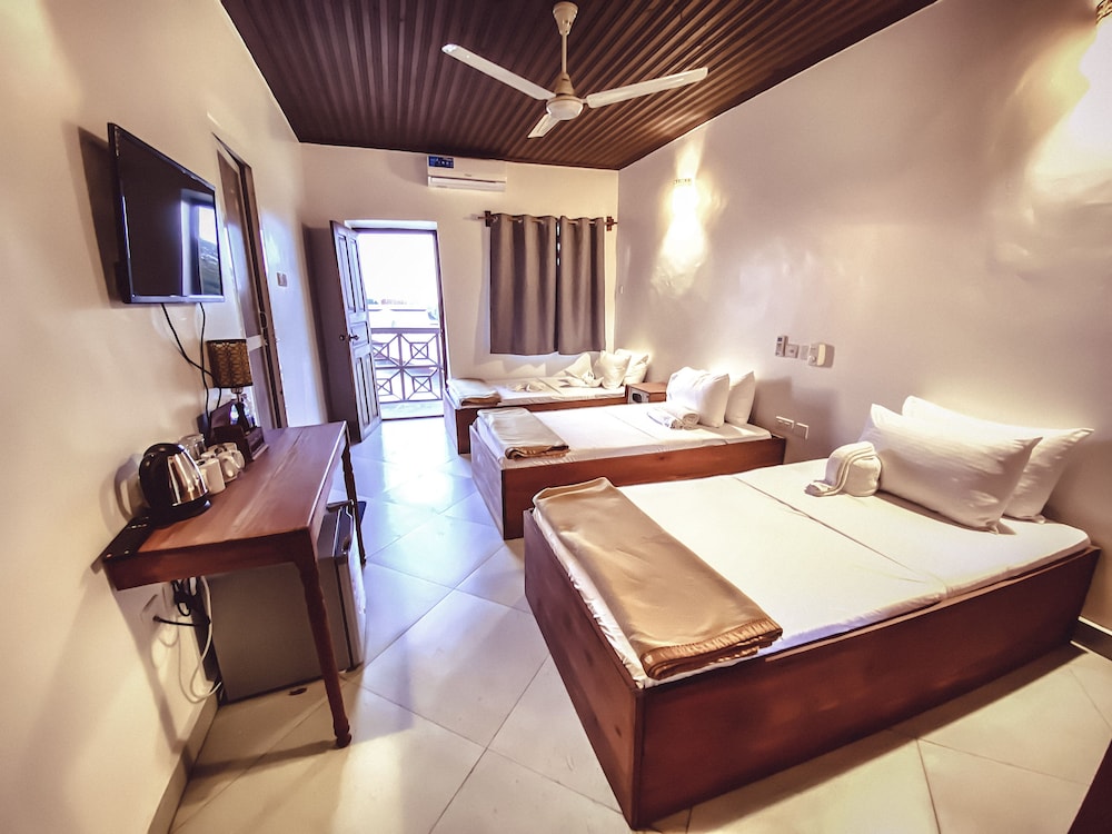 

Milano - Grave Island - Smiles Stone Town Hotel