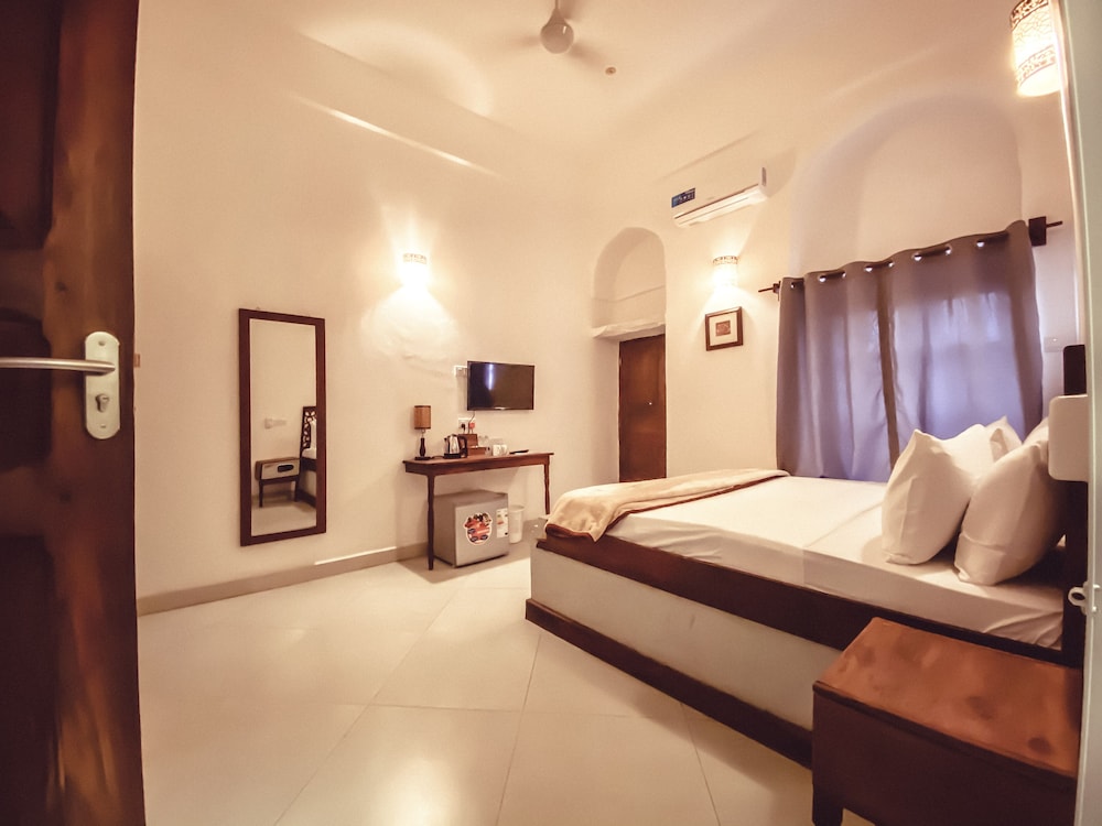 

Bari - Zanzibar Town - Smiles Stone Town Hotel