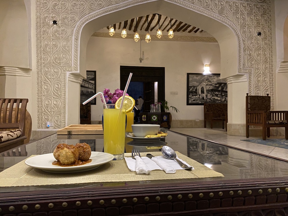 

Milano - Zanzibar Town - Smiles Stone Town Hotel
