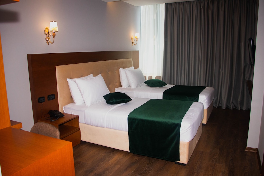 

Bari - Tirana - Albanopolis Hotel
