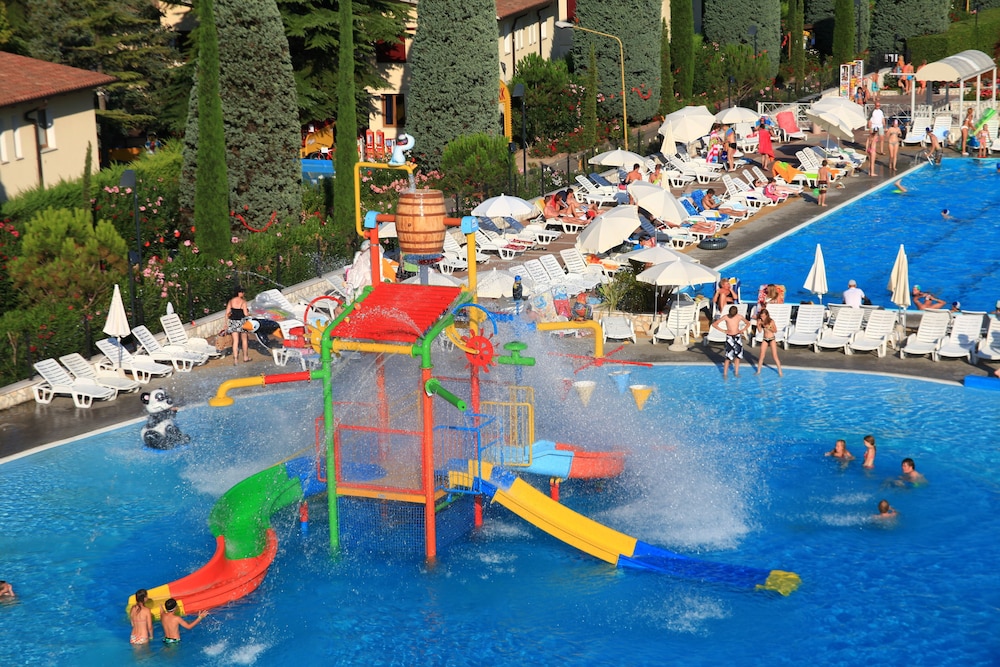 

Napoli - Lazise - Happy Camp mobile homes in Camping Bella Italia