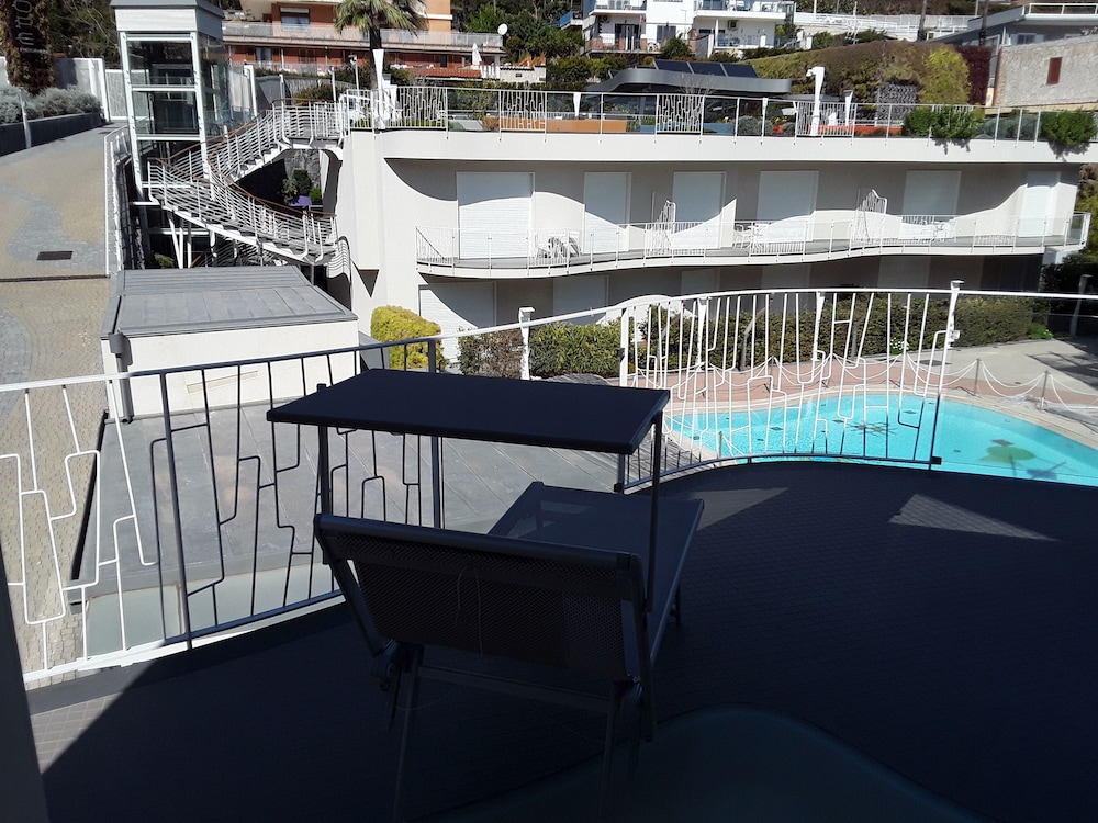 

Napoli - Acireale - Ciclope Resort