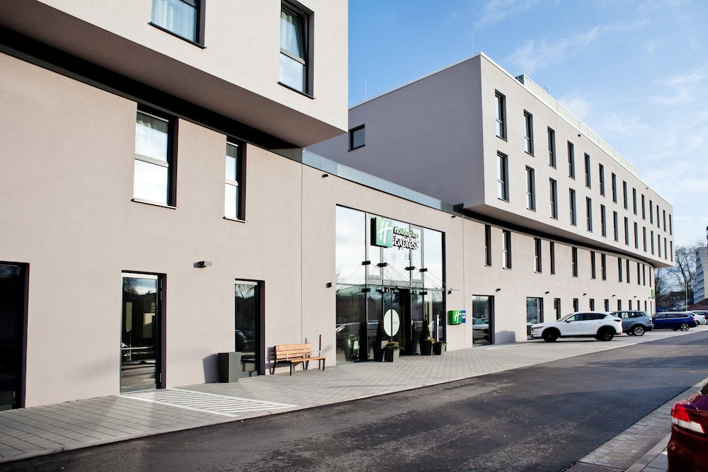 

Bari - Konz - Holiday Inn Express TRIER
