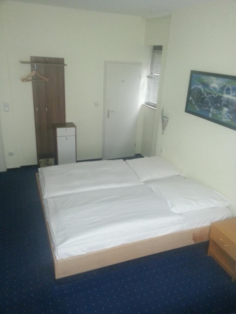 

Lamezia Terme - Francoforte sul Meno - Hotel Garni Frankfurt