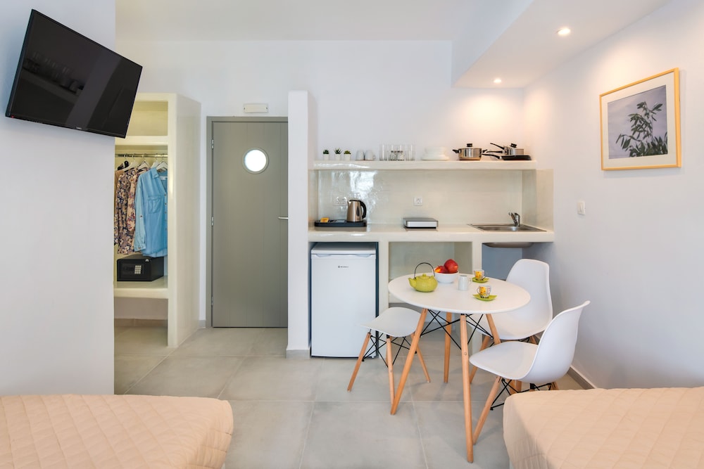 

Milano - Thirasía - Olive Tree Suites