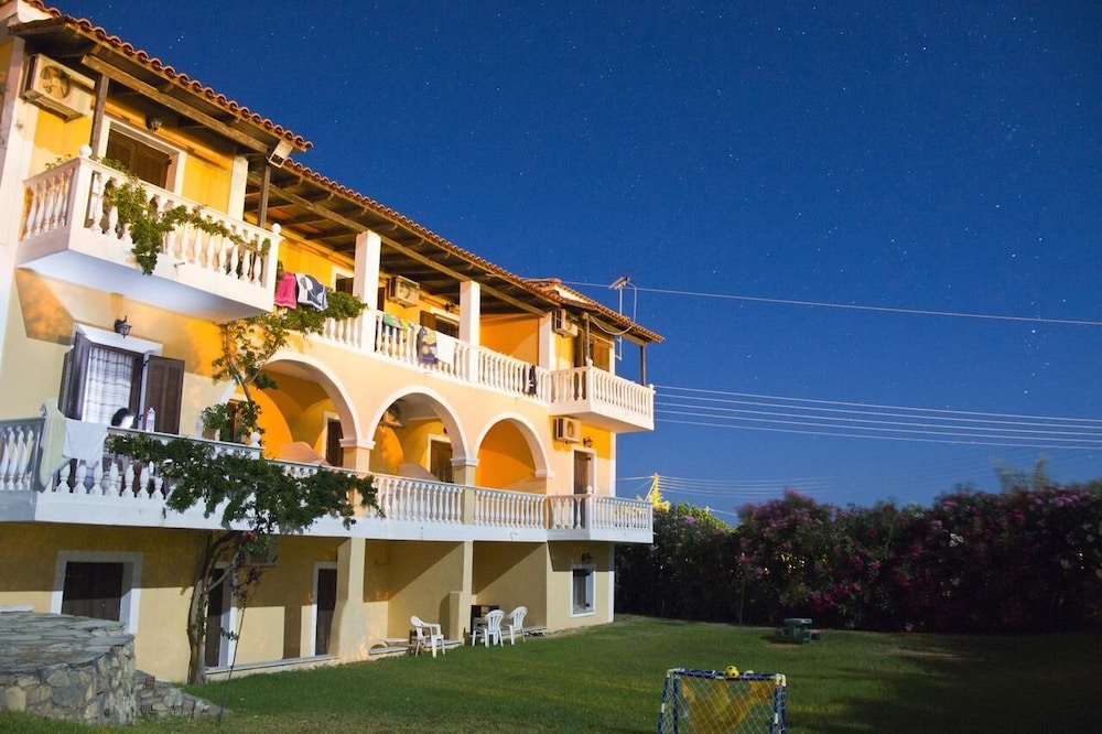

Milano - Tsilivi - Studios Petra