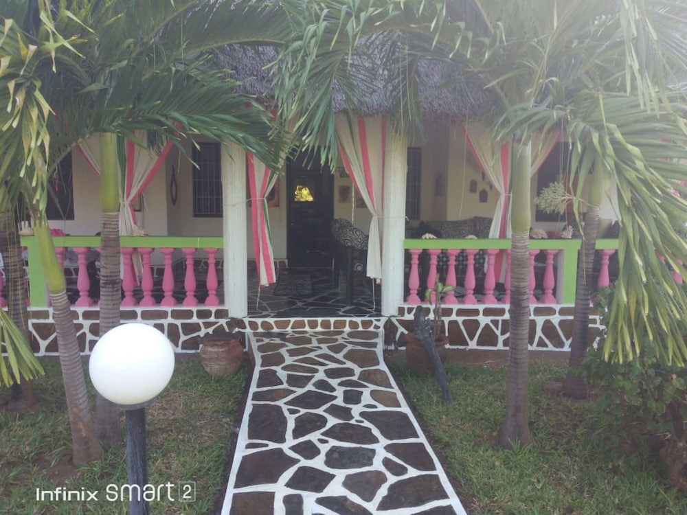 

Verona - Marafiki - Nuru Ya Erika Villas