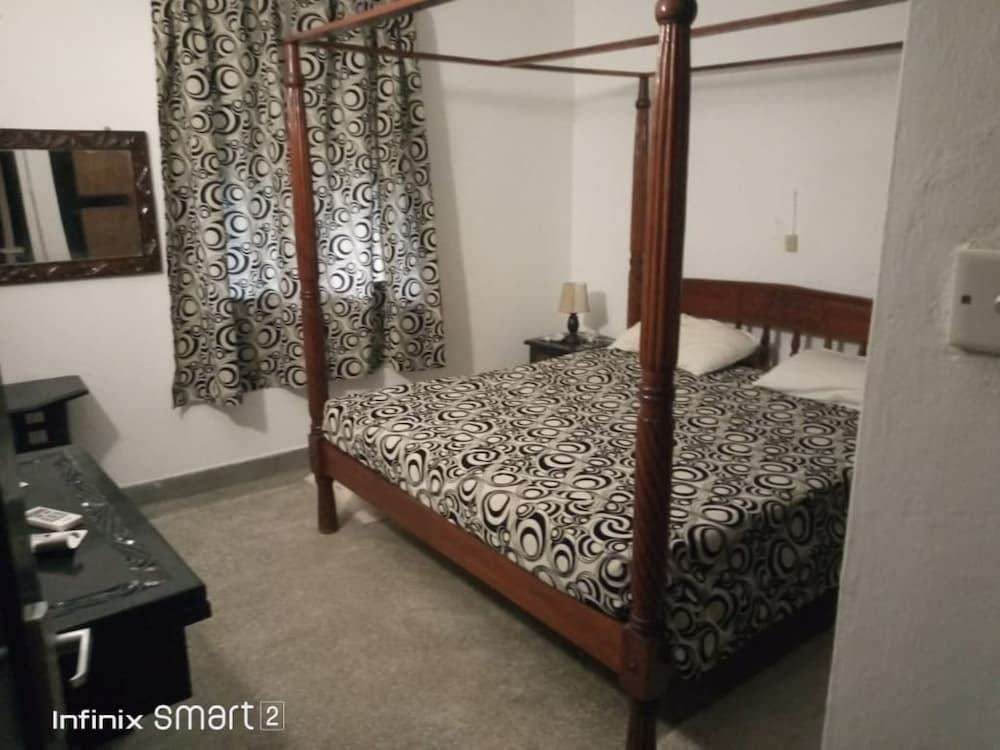 

Roma - Marafiki - Nuru Ya Erika Villas