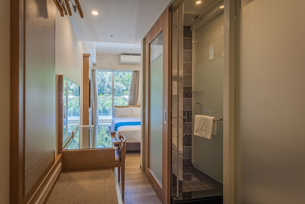 

Milano - Onna - Kariyushi LCH. Resort