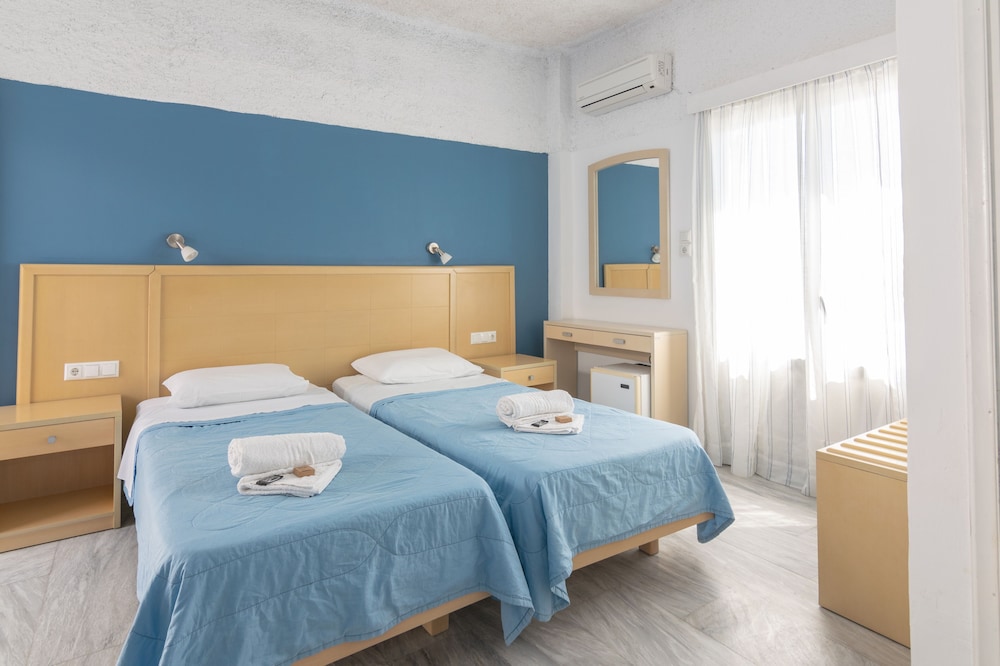 

Verona - Órmos Athiniós - Carlos Pension