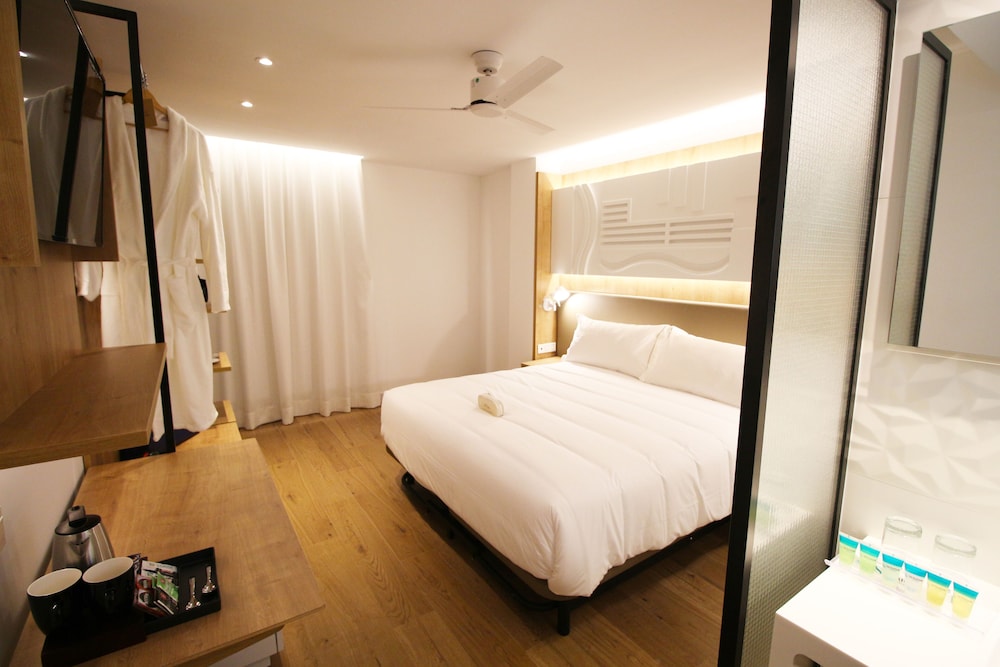 

Brindisi - Cala Bona - Senator Cala Millor Hotel