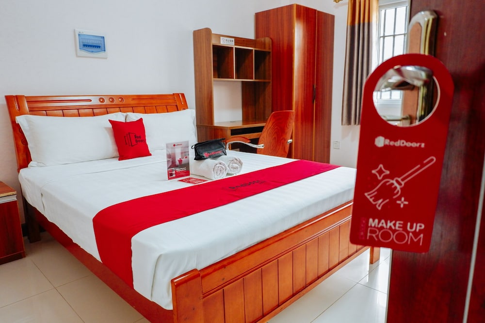 

Napoli - Mactan - RedDoorz Plus near Camella La Brisa Lapulapu