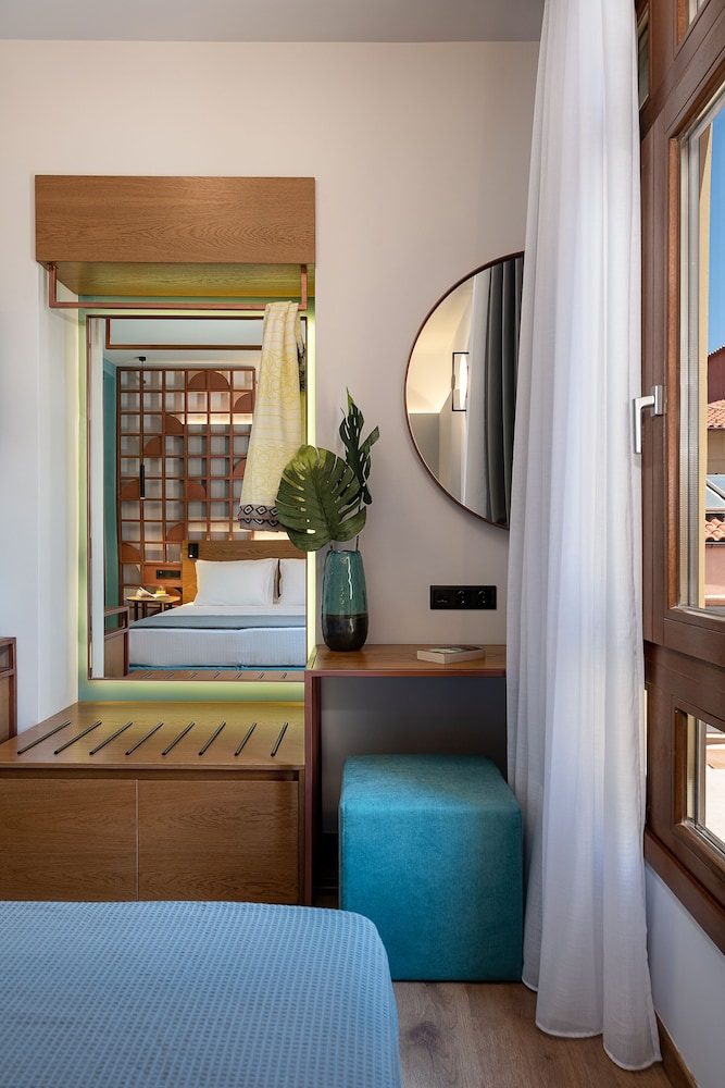 

Milano - Creta Ovest - Chania, Grecia - Camere Maritima