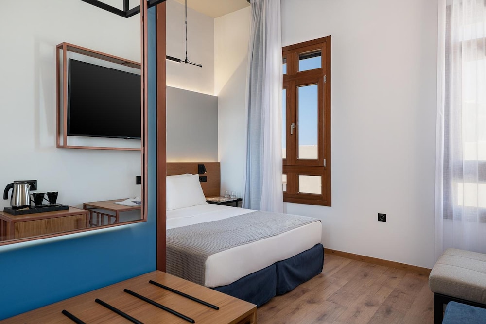 

Torino - Creta Ovest - Chania, Grecia - Camere Maritima