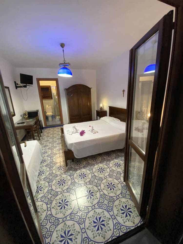 

Roma - Lipari, Isole Eolie - Hotel Al Togo