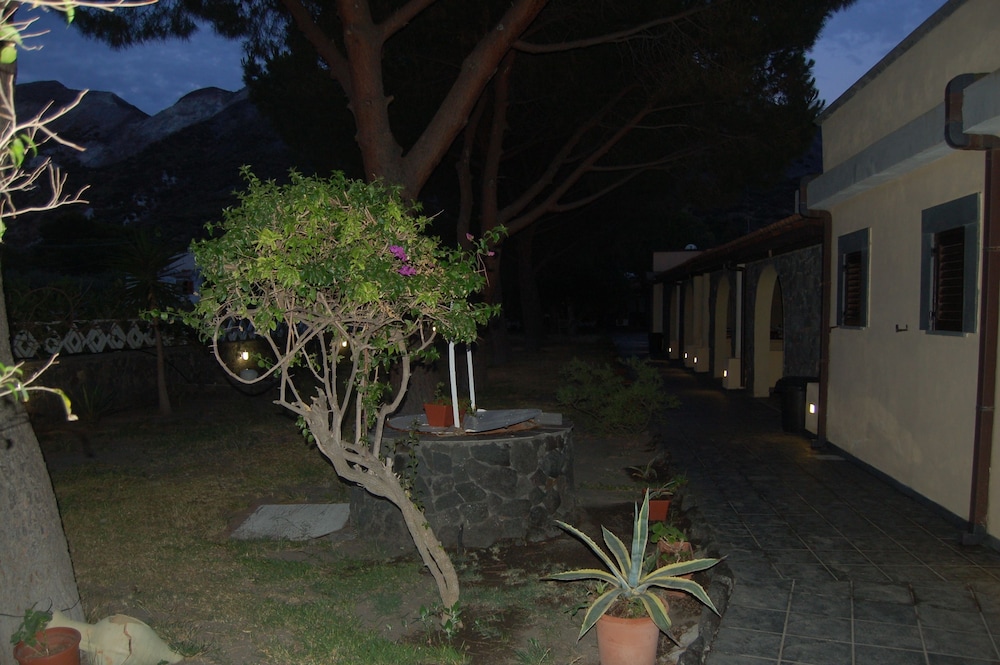 

Milano - Vulcano, Isole Eolie - Hotel Al Togo