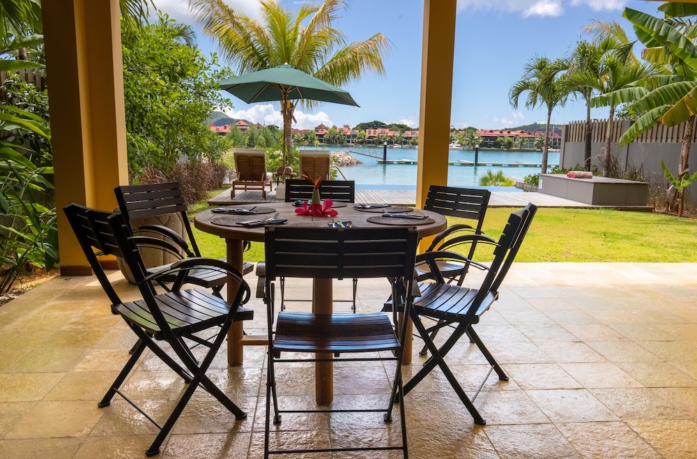 

Bologna - Cerf Island - JA Enchanted Waterfront Seychelles
