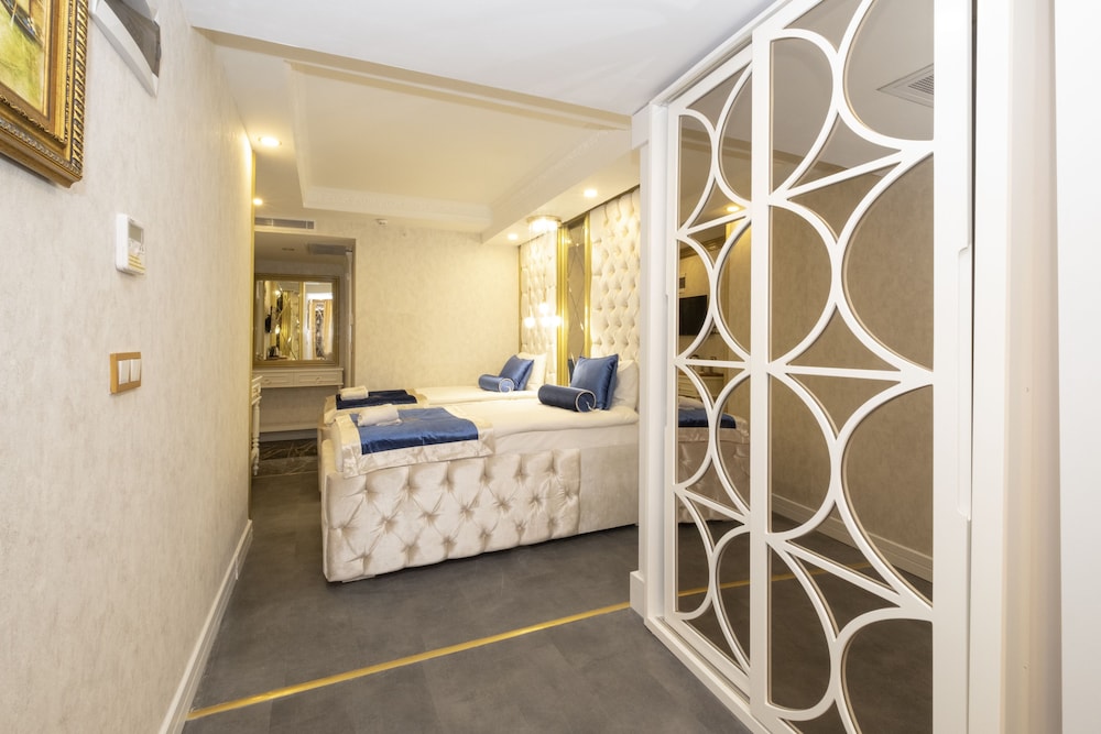 

Catania - Lara - Leslion Luxury Hotel