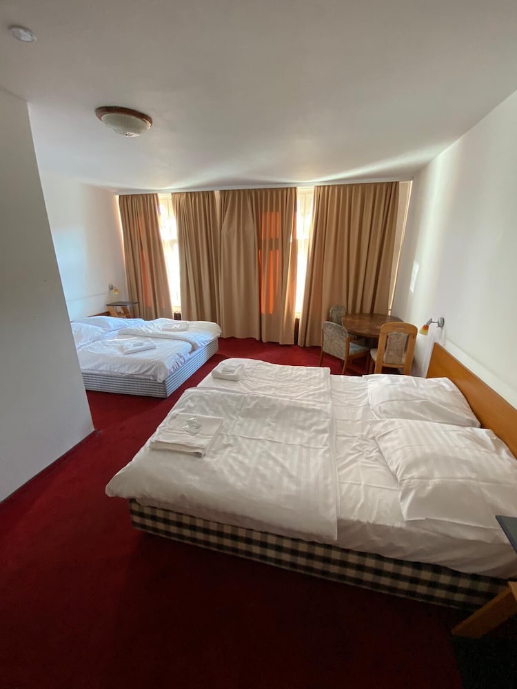 

Bari - Berlin-Tegel - Märkischer Hof Hotel