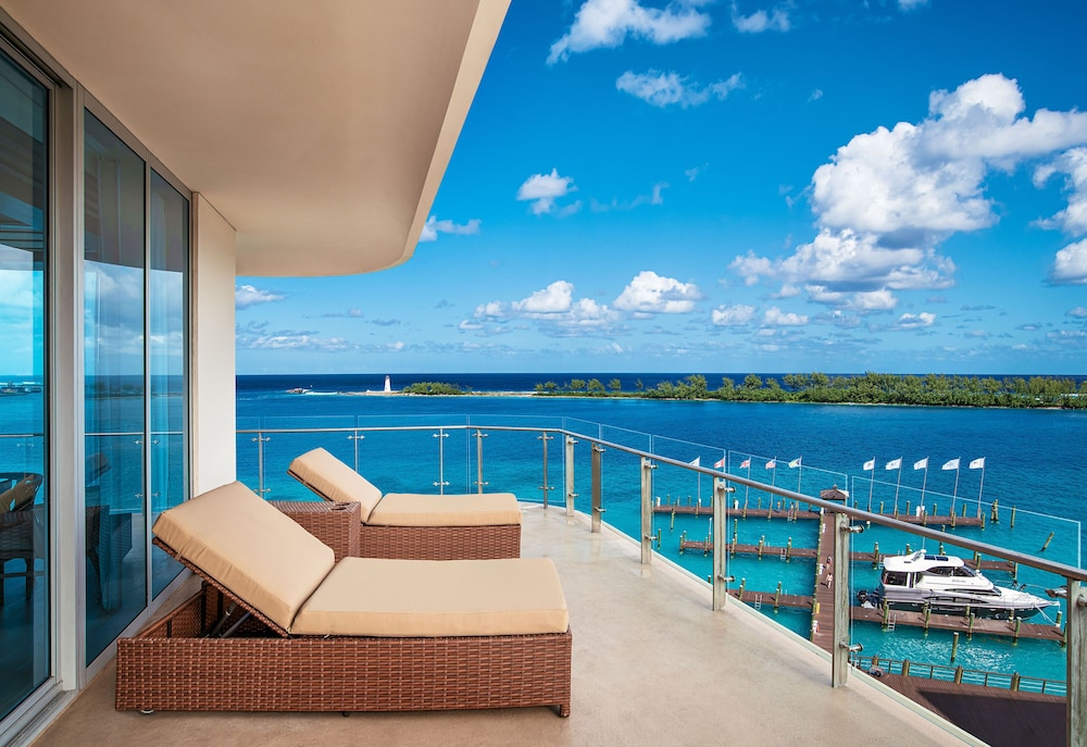 

Bari - Paradise Island - Margaritaville Beach Resort - Nassau