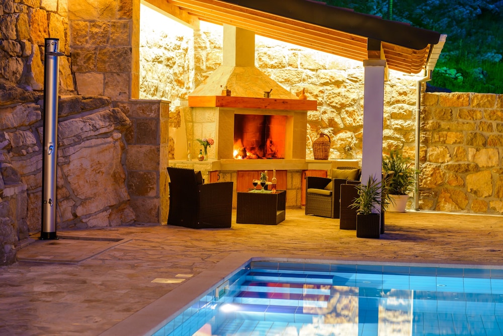 

Bari - Čilipi - Villa Stone House Kuna