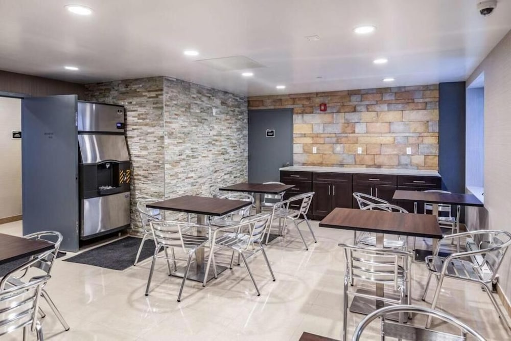 

Verona - Brooklyn (NY) - Umbrella Hotel Brooklyn