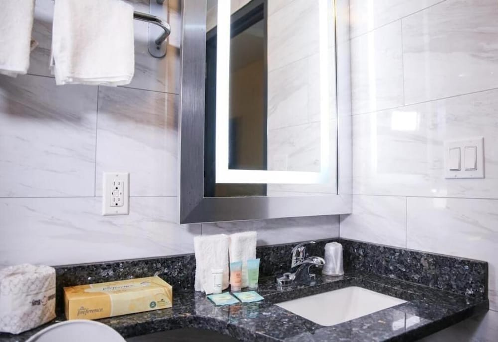 

Verona - Brooklyn (NY) - Umbrella Hotel Brooklyn
