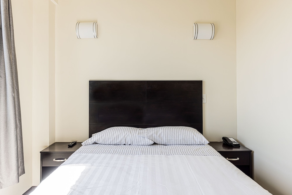 

Roma - Long Island City - Astoria Inn LaGuardia Hotel