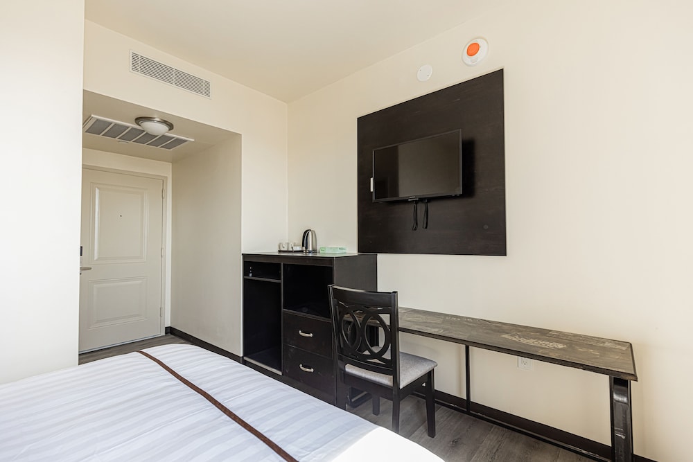 

Bologna - Long Island City - Astoria Inn LaGuardia Hotel