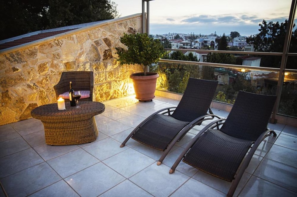 

Milano - Kato Galatas - Flamingos Hotel Apartments