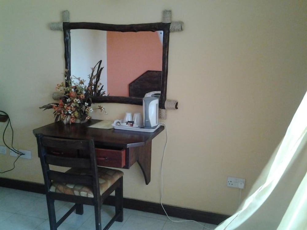 

Bologna - Mombasa - Midview Hotel-Nyali