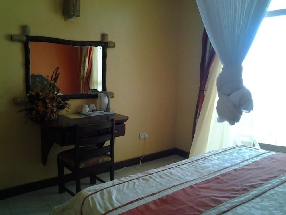 

Milano - Kenya - costa di Mombasa, Oceano Indiano - Midview Hotel-Nyali