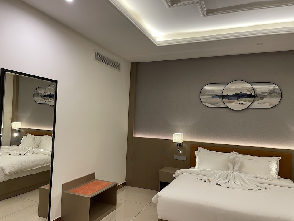 

Roma - Mawāliḩ - Season Inn Hotel