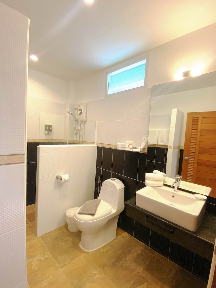 

Bologna - Nai Harn Beach - Phuket Jungle Experience Resort