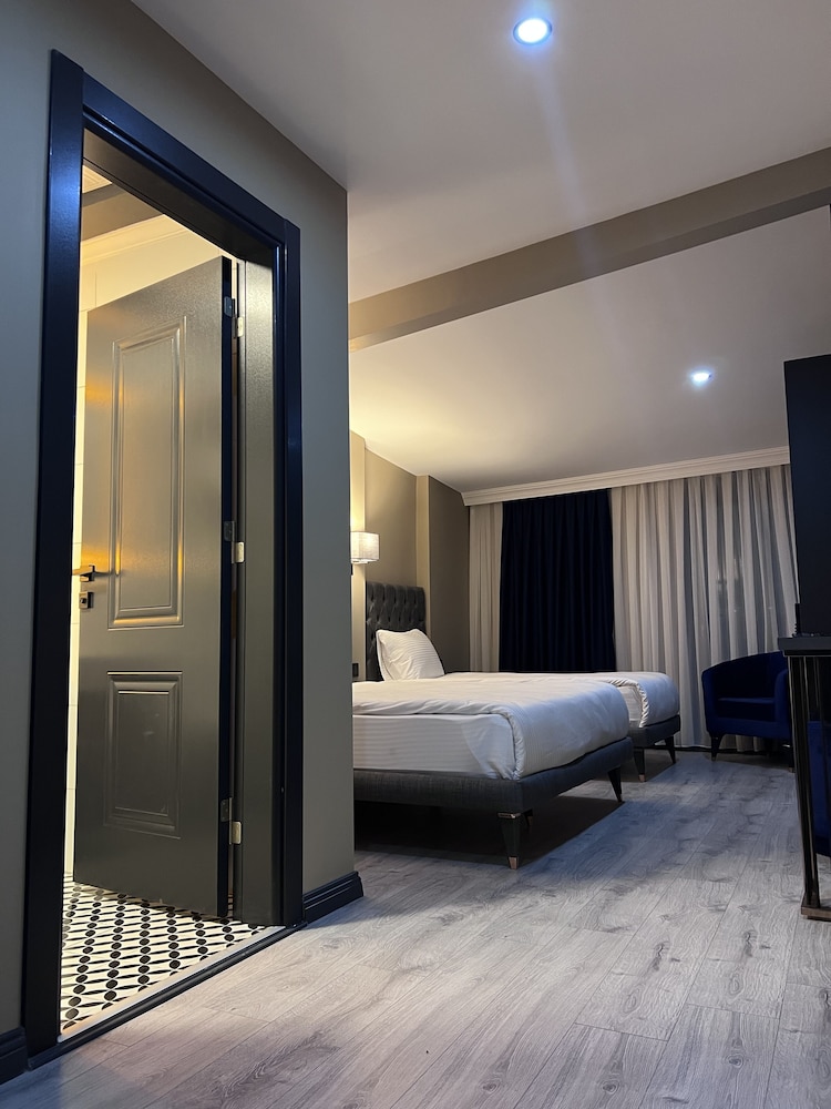 

Torino - Istanbul, New Airport - Loft Plus Hotel's